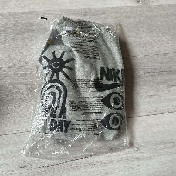 Nike Men's Sportswear French Terry Crew Sweatshirt Size S in Grey NWT‎ - Picture 5 of 7